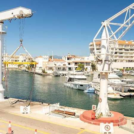 Apartment Fuer 4 Personen Ca 40 Qm In Empuriabrava, Costa Brava Golf De Roses *